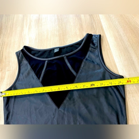 💥 Cute “pleather” Tank top from Shein Size M - Picture 6 of 7